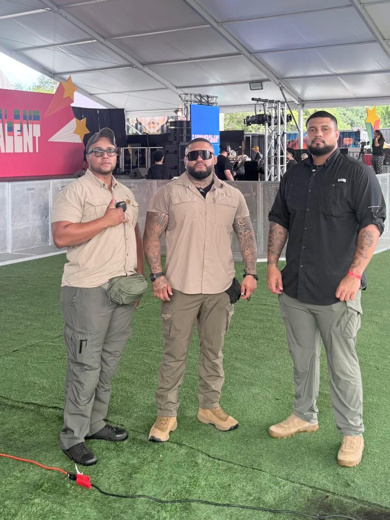 Equipo de seguridad de V&D en un festival